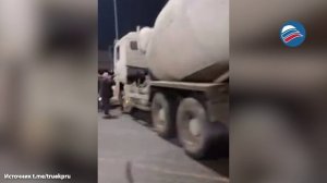 Грузовики не успели затормозить: массовая авария на скользкой дороге в Подмосковье