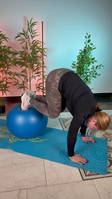 скручивания из планки фитбол смотреть онлайн