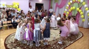 танец с игрушками "чик и брик"