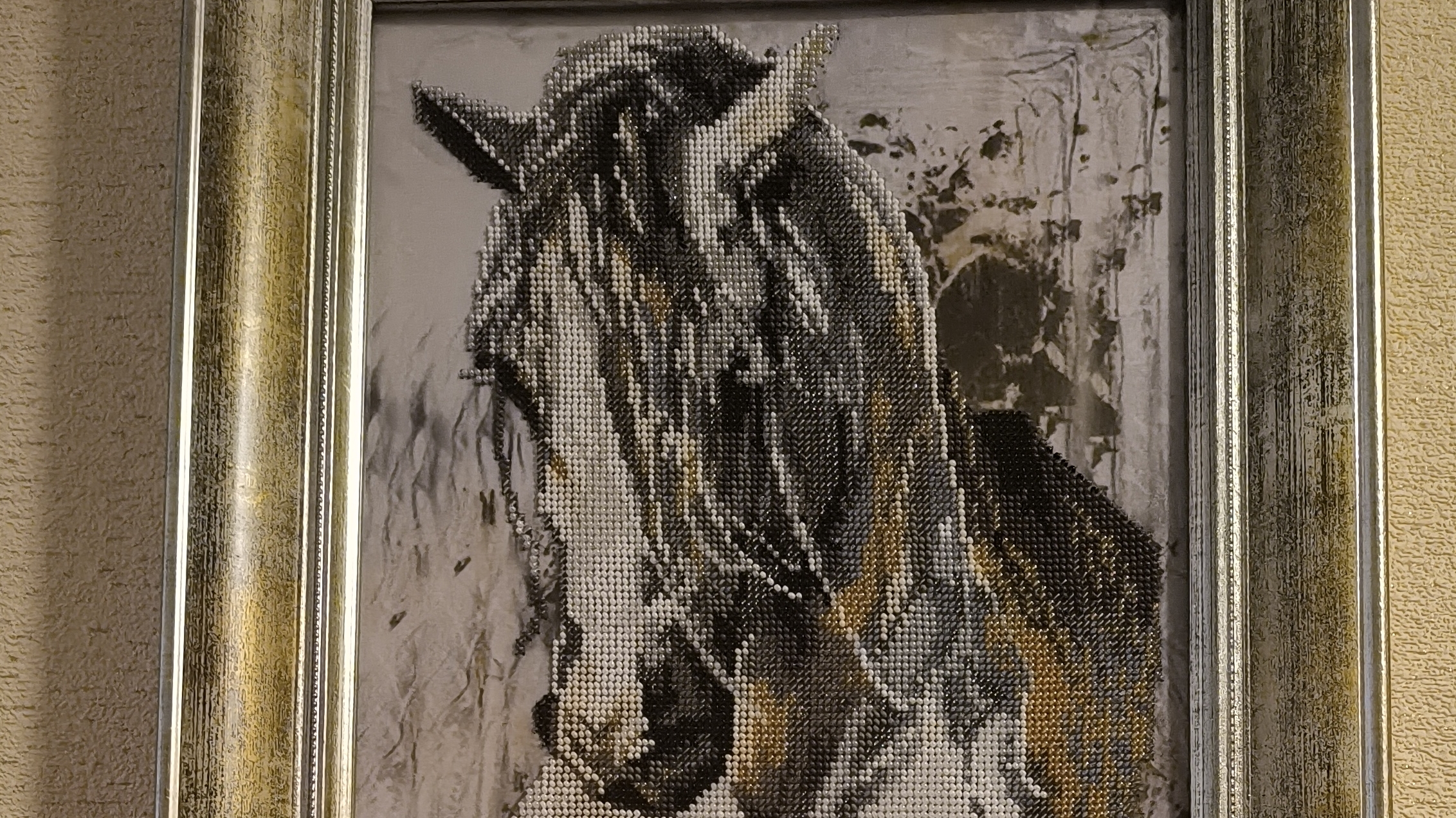 Вышиваю ворону. Хвалюсь конём