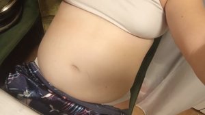 играю со своим пузиком