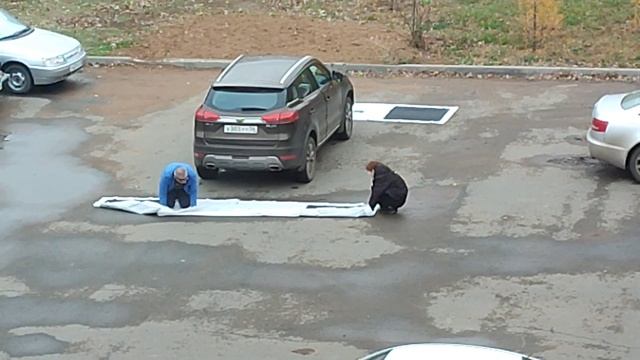 Отец и дочь настраивают камеру 360 смотреть онлайн