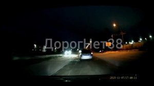 #хрюша Скинул мусор на проезжую часть под колеса , в движение тс. Усть-Илимск