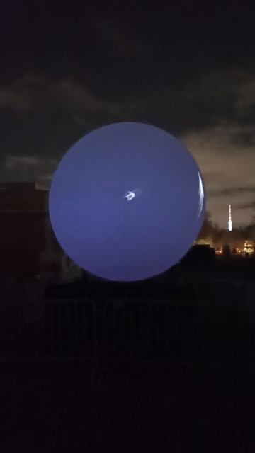 Волшебный световой шар у Петровских воротах