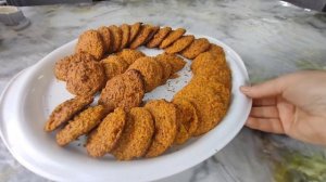 Пеку овсяно морковное печенье,метель, прилетел дятел.