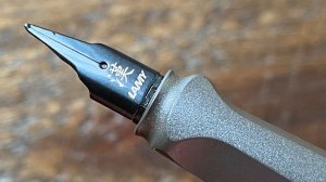 Курсивное перо от Lamy