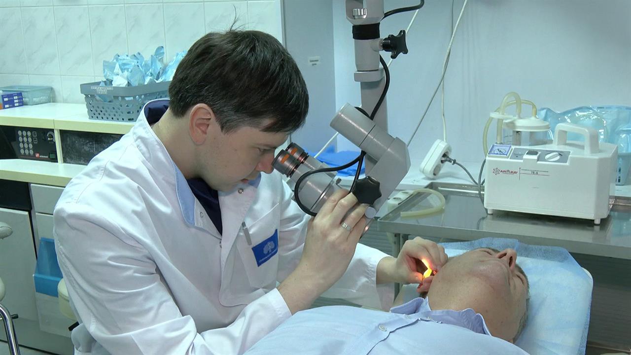 Впервые в России начали восстанавливать барабанную перепонку с помощью клеток пациента.