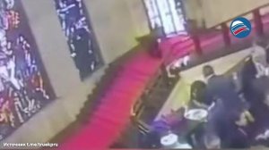 Политик нанёс невосполнимый урон историческому витражу 1932 года своей головой