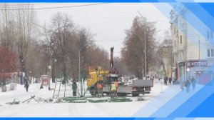 18.11.2025  В центре Киселевска начали устанавливать главную новогоднюю елочку