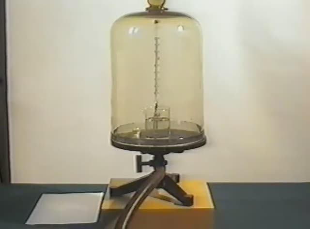 Физика. Опыты. Кипение воды под куполом насоса смотреть онлайн