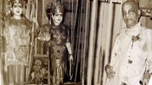 Утренняя прогулка 18.11.1975, Бомбей. Нельзя постигать Бога по-своему.