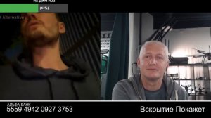 На каждом столбе всят