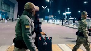 Обманувшего пенсионерку на 8 миллионов рублей мошенника поймали в аэропорту Владивостока