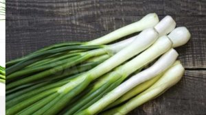 ЗЕЛЕНЬ ГОТОВА,ОГУРЦЫ ЕЩЁ РОСТУТ.