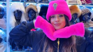 Анна и её невероятные роскошные шапки. Манишки. Ушанки. Горжетки