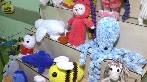 День недоношенных детей. Вязаные вещи и игрушки для самых маленьких