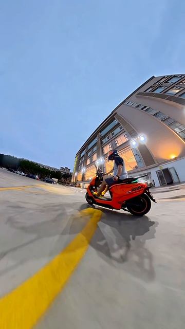 Езда на мощном электроскутере ZEEHO AE4 MAX #zeeho #ae4max #электроскутер смотреть онлайн