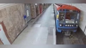 Полицейскими УВД на Московском метрополитене задержаны нарушители пропускного режима