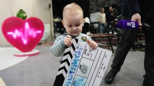 Двухлетний Аристарх посмотрел сюжет РЕН ТВ со своим участием