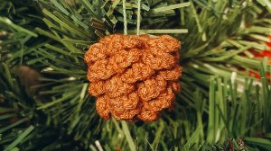 Вяжем шишку за 10 минут. Мастер-класс по вязанию крючком шишки на ёлку