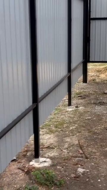 Забор из профнастила темное дерево. Донецк. ДНР