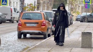 В Керчи продолжается очистка улиц от опавшей листвы