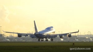 Боинг 747 авиакомпании KLM приземляется в аэропорту Схипхол, Амстердам.