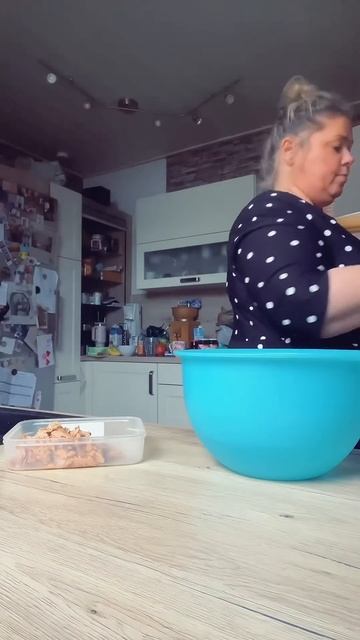 Hast du schon Hundefutter probiert  #maskiergang #probierenmitkarina #learnwithkarina