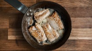 Минтай на сковороде