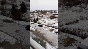 А за Окном снег