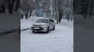 На Камчатке начался «автомобильный боулинг» —из-за мощного снегопада и образовавшегося потом гололёд