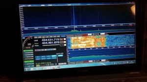 Разговоры радиолюбителей на 434.4 МГц и Бизнес Радио 107.4 МГц с трудом, но ловим на RTL.SDR радио