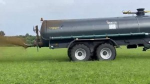 Машина для внесения жидких органических удобрений МВЖУ-20 в работе