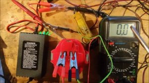 Мини зарядник 12 в для шуруповерта, мотоцикла и авто.