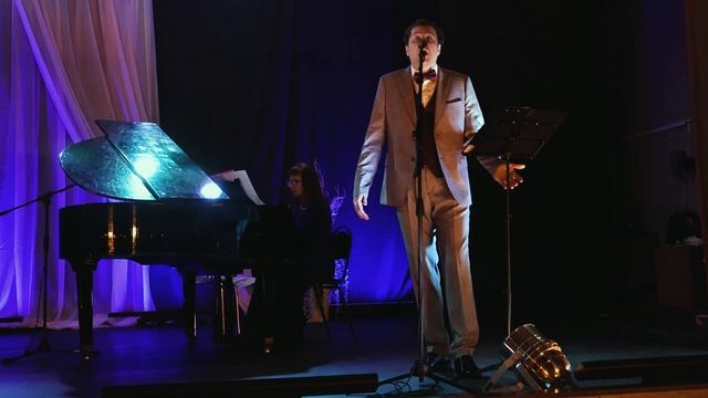 Вернись в Сорренто - исполняет Александр Стрижиченко, за роялем Ирина Муравлёва