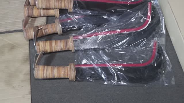 Процесс изготовления ножа для резки кокосов смотреть онлайн