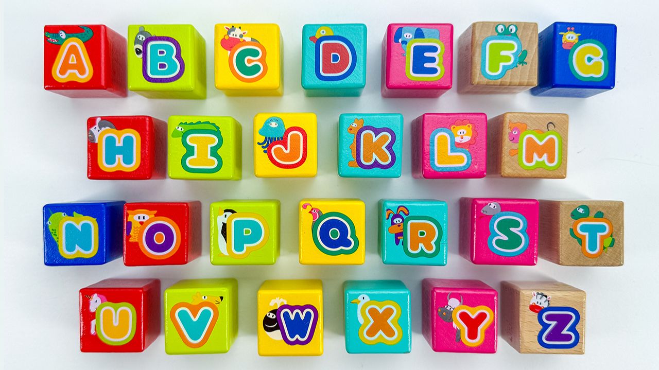Учим Английский Алфавит С Кубиками И Игрушками 🧸🇬🇧 Повторяй За Мной!
