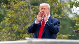 Трамп объяснил хрипоту в голосе криком при обсуждении торговых вопросов