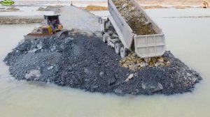 Строительство, засыпка дорога на озере , обзор