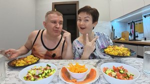 Мукбанг СКРОМНЫЙ ужин из ОСТАТКОВ) ХИТРЕЦЫ испортили всю ЛАФУ! У кого будет ПЕНСИЯ?! Семейный ужин