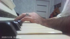 Пианино: разучиваю "Вместе весело шагать" - композитор В.Я. Шаинский