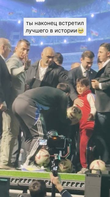 ВСТРЕТИЛ ЛУЧШЕГО ФУТБОЛИСТА В ИСТОРИИ смотреть онлайн
