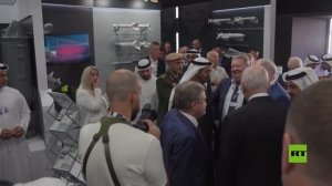 رئيس الإمارات يزور الجناح الروسي في معرض دبي للطيران 2025