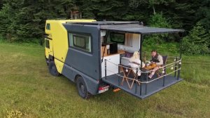 Роскошный кемпинг с балконным автокараваном.