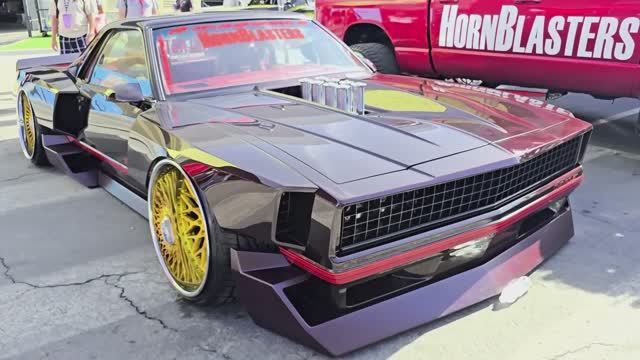 Потрясающие автомобили на выставке "Sema Show" 2025