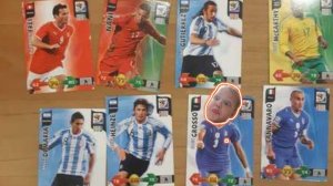 распаковка футбольных карточек