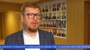 Уличное освещение, общественный транспорт и заброшенные сараи