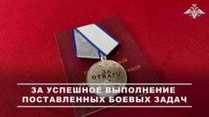 🎖 В зоне спецоперации состоялись церемонии награждения артиллеристов.