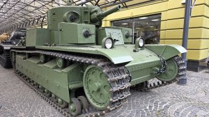 Нанесение маркировок на танк Т-28, Музей Техники Вадима Задорожного, сентябрь 2025