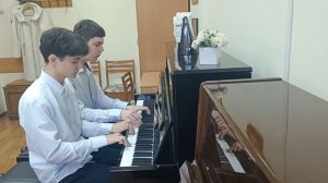 Д.Шостакович. Полька из балета Золотой век. Исполняют Шулутков Влад и Емельянов Сергей.